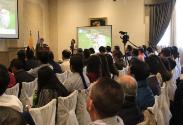 Rubén Flores, ministro de Agricultura y Ganadería presentó los avances del proyecto. Foto: agricultura.gob.ec. ganadería, ganadería colombia, noticias ganaderas, noticias ganaderas colombia, contexto ganadero, cambio climático, ganadería sostenible, ganadería sostenible en ecuador, ganadería climáticamente inteligente, gef, fao, ministerio de agricultura y ganadería, rubén flores, fao ecuador, ganadería ecuador