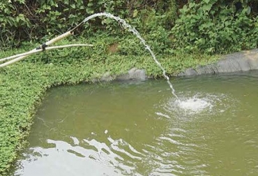 Garantizar agua de óptima calidad, proteger las fuentes de agua y evitar la contaminación recomienda Ganadería Colombiana Sostenible. Foto: es.slideshare.net. Fenómeno de El Niño, cosecha de agua, unidades productivas, techos de casas, corrales, invernaderos, depósitos, tener claro el bombeo, CONtexto ganadero, noticias de ganadería colombiana.