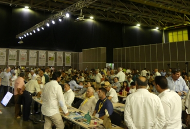 Ganaderos provenientes de todo el país se hicieron presentes en la inauguración del evento. Foto: CONtexto ganadero. 36 Congreso Nacional de Ganaderos, Ganadería, ganadería colombia, noticias ganaderas, noticias ganaderas colombia, congreso nacional ganadero, congreso nacional ganadero fedegán, fedegan, fedegán colombia, congreso ganadero 2018, puerta de oro, centro de convenciones puerta de oro, Jaime Daza Almendrales, eventos ganaderos en noviembre 2018, CONtexto ganadero, ivan duque, José Félix Lafaurie Rivera, director General del Sena, Carlos Mario Estrada Molina, Darío Estrada, presidente del Fondo para el Financiam