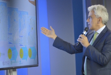 El ministro de Ambiente, Ricardo Lozano, pidió especial atención a los incendios que pueden presentarse en la Orinoquía. Foto: Minambiente. Ministerio de Ambiente, Ricardo Lozano, Ganadería, ganadería colombia, noticias ganaderas, noticias ganaderas colombia, CONtexto ganadero, IDEAM, fenómeno de El Niño, fenómeno de el niño en colombia, clima colombia, NOAA, Alternativas para enfrentar una sequía prolongada en la ganadería colombiana