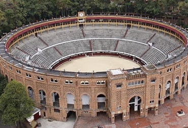 “Ver la plaza tan hermosa y altiva cumplir sus aniversarios es de gran orgullo y honor”, dijo Don Gonzalo Sanz de Santamaría. Foto: Estilo Taurino Aniversario 88 plaza de toros de Santamaría, inauguración en 1931, Enrique Olaya Herrera, ganadería Mondoñedo, Don Ignacio Sanz de Santamaría, tardes apoteósicas, ruedo de la Santamaría, CONtexto ganadero, noticias de ganadería bovina.