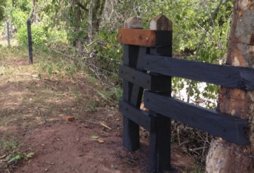 Los postes plásticos para cercar las fincas son una alternativa para fomentar el cuidado con el medio ambiente. Foto: Cortesía Ganadería, Ganadería colombiana, ganadería colombia, CONtexto ganadero, noticias ganaderas, postes cerca eléctrica, cerca eléctrica plástico, postes plástico, larga duración, duración postes eléctricos para cercas, precio postes plásticos cerca eléctrica, ventajas postes plásticos cerca eléctrica, postes plástico reciclado, funcionalidad postes plásticos cerca eléctrica, cerca eléctrica, ganaderos, ganaderos colombia, Cesar