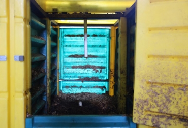 La mezcla se lleva a composteras, que son reactores con un sistema de aireación donde se dejan los residuos durante 35 días en los que alcanzan temperaturas de hasta 70°C. Foto: Universidad Nacional sede Medellín. Ganadería, ganadería colombia, noticias ganaderas, noticias ganaderas colombia, CONtexto ganadero, planta de compostaje, Universidad Nacional sede Medellín, residuos universidad nacional, compostaje abono, inóculo, aserrín, fuentes de nitrógeno y fósforo