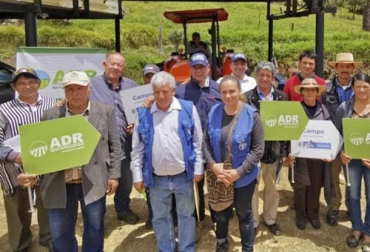 ADR entregará maquinaria e insumos para los productores de leche y papa de Boyacá. Foto: Cortesía Ganadería, ganadería colombia, Ganadería colombiana, CONtexto ganadero, noticias ganaderas, noticias ganaderas colombia. insumos agricolas, maquinaria, tractores, adr, adr entrega insumos, adr entrega insumos boyaca, bogyaca, Productores boyacá, ganaderos boyacá, ganaderos colombia, ganaderos