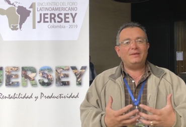 Eduardo Robert Ureña, presidente de la Asociación Costarricense de criadores de ganado Jersey. Foto: CONtexto ganadero Foro Latinoamericano Jersey, Foro Jersey en Colombia, Foro Jersey en Agroexpo, jersey en Colombia, ganaderos jersey de latinoamérica