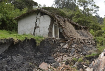 El movimiento de tierra ha afectado la zona rural de Tapias y su infraestructura. Foto: caracol.com.co Deslizamiento, Boyacá, Tapia, vereda, ganaderos afectados, agricultura, Colombia, Gobierno, Gestión del Riesgo, desastre natural, Chiscas, Boyacá, mitigación, problema, grave, CONtexto ganadero, ganaderos Colombia, noticias ganaderas Colombia