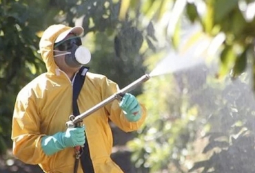 Debe evitarse el uso de herbicidas cerca de las fuentes de agua. Foto: encolombia.com BPG, buenas prácticas ganaderas, manejo de plaguicidas y herbicidas, recomendaciones para el manejo de plaguicidas y herbicidas, CONtexto ganadero, ganaderos colombia, noticias ganaderas colombia
