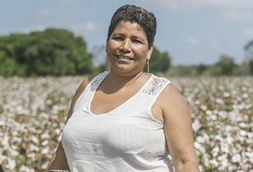 Son las mujeres quienes no solo se encargan de cumplir su papel de madre y esposa, sino que también están siendo el eje principal del negocio ganadero en el país. Foto: minagricultura.gov.co ganadería, ganadería colombia, ganadería colombiana, contexto ganadero, noticias ganaderas, noticias ganaderas colombia, mujer rural, mujer rural desarrollo sostenible, ganaderia colombiana sostenbile, modelos sostenible, sostenibilidad, mujer sostenibilidad, ganaderos, ganaderos colombia