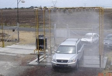 El lavado de los autos es una de las medidas de bioseguridad más importantes para mantener el estado sanitario del predio. Foto: iwachem.com Lavado de vehículos en fincas, lavar vehículos ingreso predios, lavado de carros, bioseguridad, medidas de bioseguridad en ganaderías, bioseguridad fincas pecuarias, medidas de bioseguridad en fincas pecuarias, CONtexto ganadero, ganaderos Colombia, noticias ganaderas Colombia