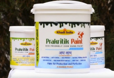 Esta es la pintura basada en estiércol de vaca que se comercializa desde este año en India. Foto: Captura de pantalla del video https://www.youtube.com/watch?v=mzdSxfCpeNU del canal de youtube Khadi India - KVIC Pintura de estiércol de vacas, usos del estiércol de vacas, Uso boñiga vacas, estiércol vacas casas, boñiga de vacas para construir casas, pintura estiércol vacas India, boñiga vacas casas Colombia, construcción de casas con boñiga de vaca, ganaderos, ganaderos colombia, ganado, bovinos, ganado bovino, Ganadería, ganadería colombia, noticias ganaderas, noticias ganaderas colombia, CONtexto ganadero, contextoganadero