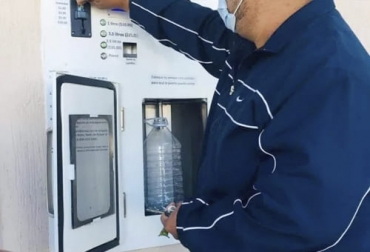 Con estos dispensadores, los compradores de leche tienen la oportunidad de llegar hasta el establecimiento en que se encuentre y recibir su leche fresca. Foto: laopcion.mx Ganadería, ganadería colombia, noticias ganaderas, noticias ganaderas colombia, CONtexto ganadero, producción ganadera, producción ganadera sostenible, dispensador de leche, dispensador de leche pasteurizada, maquina pasteurizadora de leche, pasteurizar leche en mexico, pequeños ganaderos mexicanos