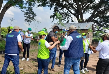 La sembratón de árboles que realiza el Banco Agrario en todo el país ha sido aprovechada por algunos ganaderos para incrementar sus proyectos silvopastoriles. Foto: Cortesía Medio Ambiente, sembratón, árboles, Banco Agrario, ganaderos, Cesar, silvopastoril, fertilizantes, hidroretenedor, fedegan, Alcaldías, Gobernaciones, Agrosavia, animales, suelo, sombra, bienestar, plantas, distanciamiento, Ganadería, ganadería colombia, noticias ganaderas colombia, CONtexto ganadero