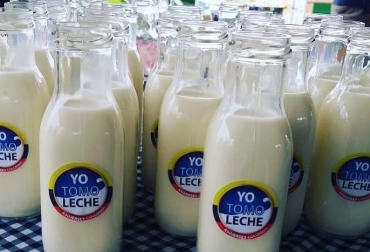 Una de las apuestas de Asojersey es el sello de certificación para productos elaborados con leche jersey 100 %. Foto: Cortesía. Ganadería, ganadería colombia, noticias ganaderas, noticias ganaderas colombia, CONtexto ganadero, asojersey, asojersey colombia, raza jersey colombia, comité tecnico asojersey, feria nacional asojersey, feria nacional jersey 2021, jovenes jersey colombia, sabados de academia asojersey,