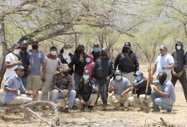 La comunidad wayuu le apuesta a los sistemas silvopastoriles como una forma de ser más eficientes y amigables con el medio ambiente. Foto: Agrosavia.co silvopastoril, wayúu, piloto, Agrosavia, parques nacionales naturales, Jalein, ovino, caprino, plántulas, especies forrajeras, arbustivas nativas, Yanama, conocimientos, comunidad, indígenas, Alta Guajira, trabajo colectivo, Alimentos, sacrificio de animales, Siembra, cercado, marcación de animales, recursos, biodiversidad, insumos, biofertilización, caprinaza, ovinaza, solarizada, sanitizada, cal viva, Ganadería, ganadería colombia, noticias ganaderas colombia, CONtexto ganadero