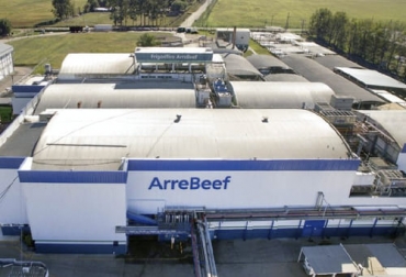 Desde el frigorífico ArreBeef, en Buenos Aires, se genera energía eléctrica aprovechando los residuos que se producen en la planta, contribuyendo al medio ambiente. Foto: conlagentenoticias.com frigorífico, ArreBeef, Pérez Millán, Buenos Aires, argentina, planta de biogás, energía eléctrica, residuos orgánicos, proceso productivo, Inversión, energías renovables, reducción de emisiones, gases de efecto invernadero, red eléctrica, Cammesa, biodigestor, metano, fertilizante orgánico, fósforo, nitrógeno, Abono, suelo, dióxido carbono, Ganadería, ganadería colombia, noticias ganaderas colombia, CONtexto ganadero