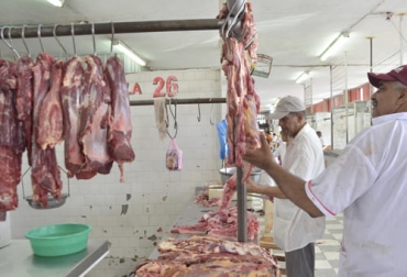 Para el productor, el sacrificio de los animales se está llevando a cabo en lugares de poca higiene. Foto: elheraldo.co Ganadería, ganadería colombia, noticias ganaderas, noticias ganaderas colombia, CONtexto ganadero, inseguridad, Abigeato, abigeato en san juan del cesar, abigeato en La Guajira, inseguridad en san juan del cesar, Mataderos, mataderos clandestinos en san juan, mataderos clandestinos en la guajira, mataderos autorizados en la guajira, matadero de villanueva
