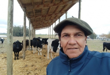 El techo que genera mayor productividad en bovinos es producido con residuos de plástico. Foto: elobservador.com.uy El techo que genera mayor productividad en bovinos