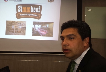 Blanco explicó que el sistema para identificar el producto será una banderita que llegará en el trozo de carne. Foto: CONtexto ganadero. Director ejecutivo de la Asociación Simmental – Simbrah de Colombia Manuel Blanco.