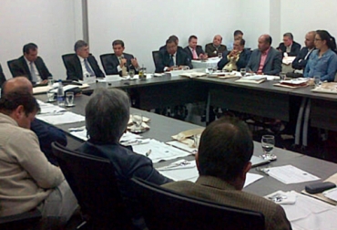Los miembros de la Cámara Gremial de la Leche y la Cámara Gremial de la Carne se reúnen en Fedegán. Foto: CONtexto Ganadero. Reunión Cámaras Gremiales