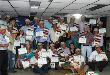 Ganaderos de Quindío celebran haber participado en capacitación dictada por el FNG. Foto: CONtexto Ganadero. Capacitación en gestión ganadera.