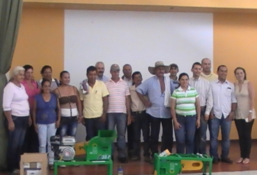 Con el proyecto en total se han entregado 32 máquinas picapastos en la región. Foto: Corpoamazonía. Entrega máquinas picapastos Putumayo