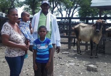 Más de 2.000 personas se han beneficiado del programa 'Una vaca por la paz’, según las cifras de Fundagán. Foto: José Fernando Higuera. Entrega Vaca por la Paz