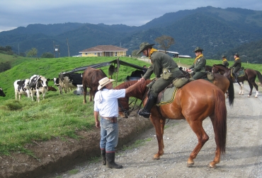 Avise de manera oportuna la presencia de personas o vehículos extraños a los alrededores de su finca. Foto: Dicar. seguridad en las fincas