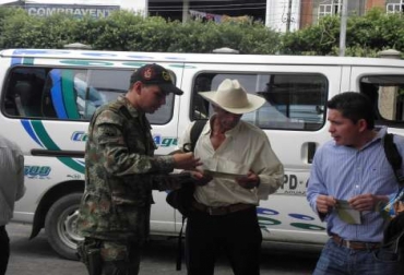 A pesar de los campañas y controles de las autoridades, el hurto de animales y la inseguridad proliferan en el país, o por lo menos así lo sintieron los colombianos en 2013. Foto: Ejército de Colombia. Seguridad en Colombia