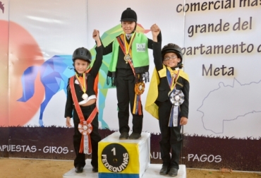 Fotografía de los ganadores del concurso de la VII exposición nacional de jinetes. Foto: Fedequinas. feria nacional equina 2014