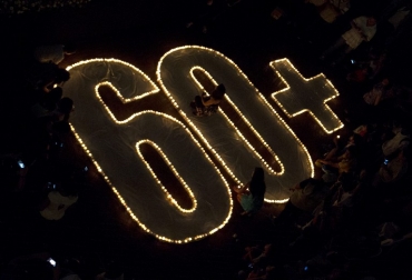 Decenas de personas rodean este número hecho con velas durante la Hora del Planeta, una campaña llevada a cabo en miles de ciudades para adevertir sobre los peligros del cambio climático, en Cali (Colombia), el 29 de marzo de 2014. Foto: AFP/Archivos Luis Robayo. El impacto del cambio climático