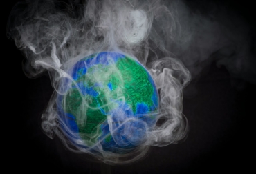 Globo terráqueo cubierto de humo para ilustrar el calentamiento global el 10 de noviembre de 2015. Foto: AFP. Cambio climático imágenes