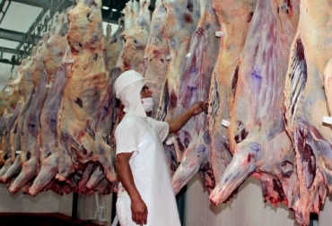 La Federación de Productores Bovinos (FNB) franceses estima que "se han cruzado ampliamente 'las líneas rojas' de Emmanuel Macron", al establecer la apertura del mercado interior a 99.000 toneladas como mínimo de carne bovina sudamericana", frente a las 70.000 toneladas mencionadas. Foto: lanacion.com.py