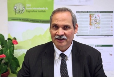 Estrategia para la Ganadería baja en Carbono promueve prácticas que al aplicarlas integralmente reducen las emisiones de Gases de Efecto Invernadero por unidad de producto, aumentan la captura de carbono en la finca, mejoran la adaptación al cambio climático y mejoran la productividad, señala Luis Felipe Arauz Cavallini Ministro de Agricultura y Ganadería de Costa Rica. Foto: Youtube.com Estrategia para la Ganadería baja en Carbono, Costa Rica, Luis Felipe Arauz Cavallini Ministro de Agricultura y Ganadería, reducción de las emisiones de Gases de Efecto, aumento de la captura de carbono en la finca, adaptación al cambio climático, mejorar la productividad de la ganadería, CONtexto ganadero, ganadería Colombia, Noticias ganaderas Colombia