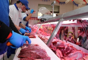 En Chile, fiscalización a las carnicerías para asegurar la transparencia en la comercialización. Foto: soychile.cl Chile, comercialización de productos cárnicos, transparencia en la comercialización de productos cárnicos, trazabilidad de la carne, fiscalización de la tipificación, la categorización y la clasificación de la carne, frigoríficos, se revisan las vitrinas, las temperaturas, la rotulación, la trazabilidad, Ganadería, ganadería colombiana, noticias ganaderas, noticias ganaderas Colombia, CONtexto ganadero