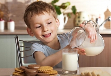 ¡Sí a la leche! que “busca promover un mejor y mayor consumo de leche y sus derivados en la región”, afirma el sitio web www.sialaleche.org, Foto: todoelcampo.com.uy Leche, Fepale, consumo de leche, Campaña Certezas Lácteas busca incrementar el consumo de leche, “Certezas Lácteas, lo que te hace bien, a ciencia cierta”, Conaprole, y la multinacional sueca Tetra Pak, los lácteos actúan de modo preventivo contra la diabetes mellitus tipo 2 y la hipertensión”, ¡Sí a la leche!, especial énfasis en los niños y adolescentes, Nutrientes que aporta la leche, beneficios del consumo lácteo para la población en general, Ganadería, ganadería colombiana, noticias ganaderas, noticia