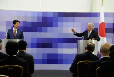 Shinzō Abe y Tabaré Vázquez. Foto: tardaguila.com Ganadería, ganadería colombiana, noticias ganaderas, noticias ganaderas Colombia, CONtexto ganadero