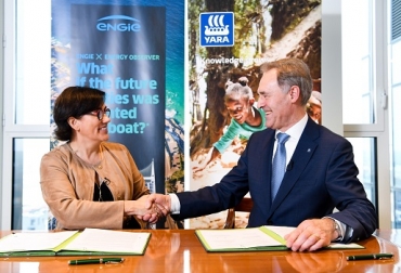 Yves Bonte, EVP New Business Yara y Michèle Azalbert, CEO de ENGIE Hydrogen, sellan la alianza para producir fertilizantes “verdes”. Foto: ENGIE Fertilizantes “verdes”, Yara y ENGIE trabajarán para producir Fertilizantes “verdes”, La alianza Yara y ENGIE busca unir la experiencia de ENGIE en el uso de hidrógeno limpio y el propósito de Yara para producir fertilizantes verdes, estudio de factibilidad para diseñar una planta de hidrógeno verde integrada con la planta de amoníaco existente de Yara en Pilbara en Australia Occidental, CONtexto ganadero, noticias ganaderas