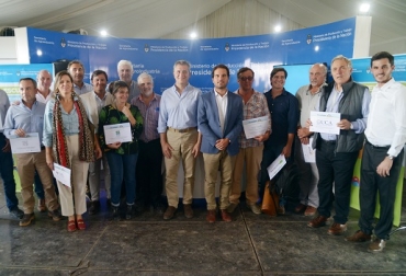 Acuerdos sucritos po El secretario de Agroindustria de Argentina, Luis Miguel Etchevehere, con Universidades, empresas y asociaciones llevará tecnología a escuelas agropecuarias. Foto: casarosada.gob.ar Argentina, Acuerdos firmados con Universidades, empresas y asociaciones llevará tecnología a escuelas agropecuarias, Casa Rosada, Contexto ganadero, noticias ganaderas, sector agropecuario