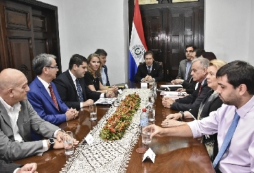 Autoridades paraguayas firmaron un acuerdo para fortalecer la trazabilidad de la carne. Foto: Carnetec Paraguay, Paraguay conquistará nuevos mercados para su carne de bovino, Mercadod sen la mira de Paraguay: Japón -Turquía - Arabia Saudita - Singapur, Carnetec, CONtexto ganadero, noticias ganaderas, internacional, carne bovina