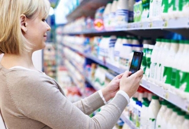 La empresa El Ordeño de Ecuador ya tiene empaques con código QR que permite a través del celular conocer la trazabilidad del producto. Foto: foodnewslatam.com Ecuador, lácteos, ordeño, Trazabilidad, Tecnología, Blockchain, IBM, celular, alimento, consumidor, negocios, calidad, información, Ganadería, ganadería colombia, noticias ganaderas colombia, CONtexto ganadero.