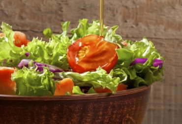 La FAO entregó una serie de recomendaciones sobre alimentación para que las personas puedan enfrentar mejor el coronavirus, aunque son aplicables para cualquier momento de la vida. Foto: freepik.es/master1305 FAO, alimentación, salud, Agua, frutas, verduras, legumbres, recomendaciones, Pandemia, coronavirus, alternativas, nutrición, vitaminas, antioxidantes, desperdicios, Ganadería, ganadería colombia, noticias ganaderas colombia, CONtexto ganadero.
