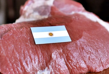 El sector cárnico argentino registró un balance favorable en términos de producción y volumen de exportaciones, aunque en valor se reportó un descenso importante. Foto: infoagro.com.ar Cadena cárnica, vacuno, argentina, bovino, exportaciones, consumo interno, precios, volumen, sector ganadero, industria frigorífica, Pandemia, coronavirus, China, garantías sanitarias, demanda externa, primer trimestre, Ganadería, ganadería colombia, noticias ganaderas colombia, CONtexto ganadero