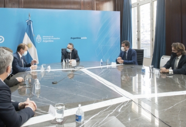 Como parte de su plan de reactivación económica, Argentina lanzó un fondo de inversión ganadera a 12 años abierto a cualquiera que quiera obtener una rentabilidad con este negocio. Foto: argentina.gob.ar Fondo de Inversión ganadero, Reactivación económica, inversión productiva, canalización de recursos, proyectos de economía real, inversores no especializados, mercado de capitales, instrumento financiero, Comisión Nacional de Valores, ahorro regional, carne vacuna, cría, Feed Lot, comercialización, Ganadería, ganadería colombia, noticias ganaderas colombia, CONtexto ganadero