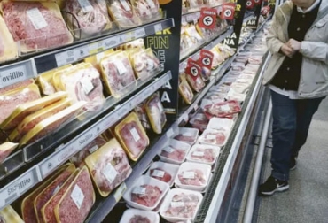 El consumo de carne en Argentina bajó debido al incremento de precios por las exportaciones, lo cual no es aceptado por la industria como justificación válida. Foto: ambito.com exportaciones, carne, argentina, Producción, consumo, inversiones, estímulos, demanda, Cupos, precios, Bolsa de Comercio de Rosario, desinversión, stock ganadero, expansión productiva, saldo no exportable, hábitos de consumo, Ganadería, ganadería colombia, noticias ganaderas colombia, CONtexto ganadero
