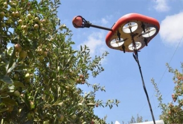 El robot recolector de fruta es una de las alternativas que se están desarrollando actualmente. Foto: Tevel. Ganadería, ganadería colombia, noticias ganaderas, noticias ganaderas colombia, CONtexto ganadero, Tecnología, tecnología agro, tecnología campo, drones para el campo, robots para el agro, robots que recogen fresas, robot de recoge maleza, innovaciones campo