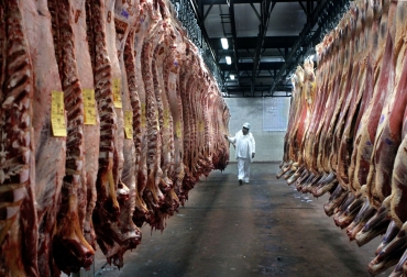Mientras Argentina pone límites a la exportaciones, los envíos crecieron tanto en Brasil (+11 %) como en Uruguay (+2 %) en el mismo período. Foto: Daniel García / AFP. Consecuencias suspensión exportaciones carne Argentina, Exportaciones carne Argentina 2021, exportaciones carne argentina, Australia, precio ganado, industria cárnica Argentina, gobierno Argentina, gobierno Alberto Fernández, precio mundial del ganado, precio vacas 2021, suspensión exportaciones carne Argentina 2021, ganado bovino, ganadería bovina, ganaderos, ganaderos colombia, ganado, vacas, vacas Colombia, bovinos, Ganadería, ganadería colombia, noticias ganaderas, noticias ganaderas colombia, contexto