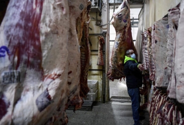 Las exportaciones de carne de Argentina están restringidas desde el pasado 20 de mayo y se extenderán, por ahora, hasta el 31 de octubre. Foto: elpais.com Extienden suspensión exportaciones carne Argentina, Exportaciones carne Argentina 2021, exportaciones carne argentina, Australia, restricciones exportaciones carne Argentina, industria cárnica Argentina, gobierno Argentina, gobierno Alberto Fernández, suspensión exportaciones carne Argentina 2021, ganado bovino, ganadería bovina, carne, leche, ganaderos, ganaderos colombia, ganado, vacas, vacas Colombia, bovinos, Ganadería, ganadería colombia, noticias ganaderas, noticias ganaderas colombia, CONtexto ganade