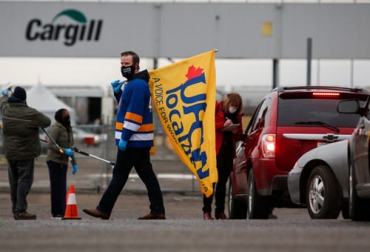 Un paro de trabajadores de una planta de Cargill en Canadá amenaza con afectar el suministro de carne en ese país. Foto: rcinet.ca Cargill, industria cárnica Estados Unidos, protesta trabajadores Estados Unidos, protesta de trabajadores de Cargill, trabajadores plantas de sacrificio, carne Estados Unidos, industria de la carne, Cargill carne, cargill paro, cargill Estados Unidos, cargill Colombia, ganado bovino, ganadería bovina, carne, leche, ganaderos, ganaderos colombia, ganado, vacas, vacas Colombia, bovinos, Ganadería, ganadería colombia, noticias ganaderas, noticias ganaderas colombia, CONtexto ganadero, contextoganadero