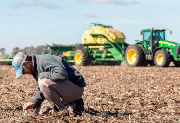 La Comisión Europea (CE) propone levantar los aranceles a la importación de amoniaco para ayudar a los productores de fertilizantes. Foto: Agroinformación.com Fertilizantes