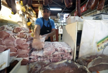 Brasil era hasta octubre el mayor exportador mundial de carne bovina, por delante de Estados Unidos, según datos del gremio. © AFP Antonio Scorza Importación de carne brasileña